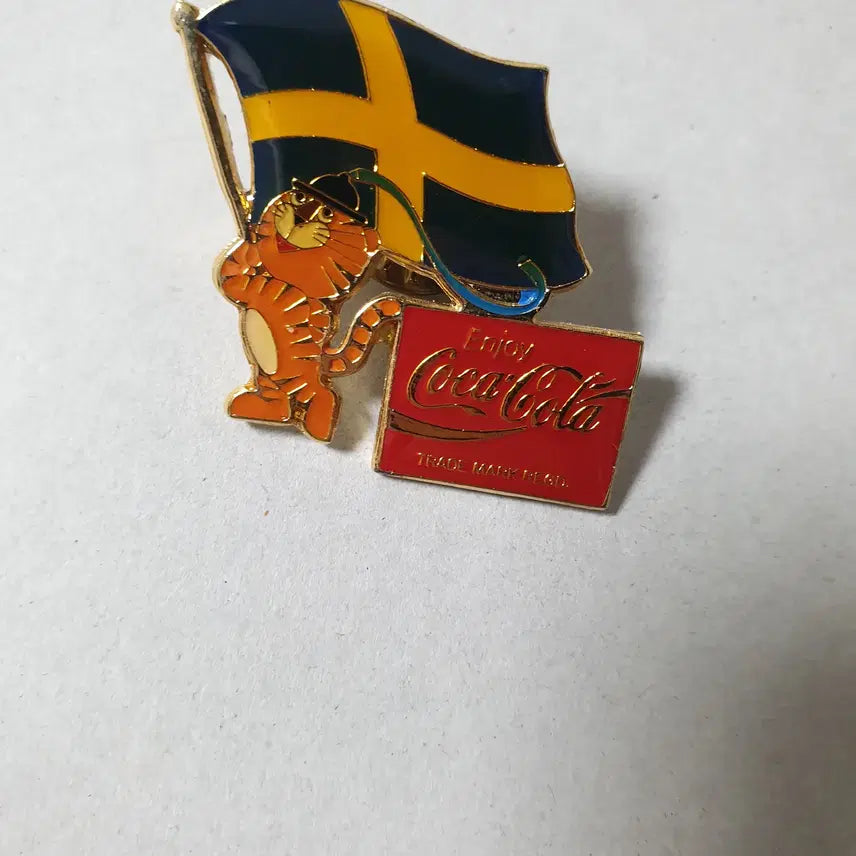 [BUNJANG] Coca-Cola 88 Seoul Olympics Badge & Bear Plush / 코카콜라 88올림픽 뱃지 / 코카콜라 곰인형