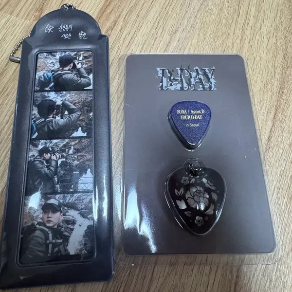 [BUNJANG] SUGA Agust D TOUR 'D-DAY' in Seoul Guitar Pick & Badge Set / 슈가 SUGA 디데이 서울 기타 피크