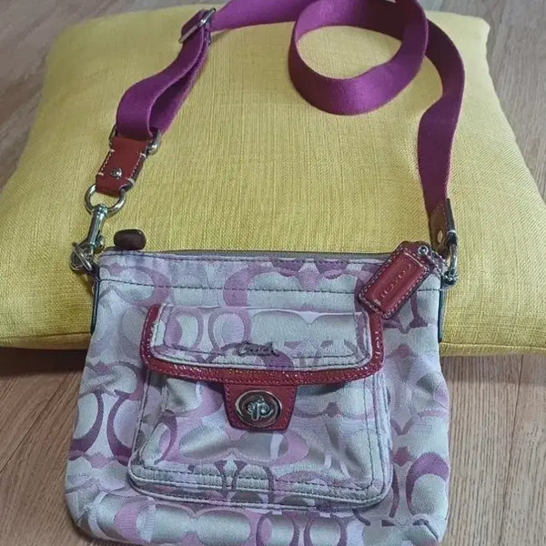 [BUNJANG] Coach Signature Pattern Crossbody Bag Pink / 코치 시그니처 패턴 크로스백 핑크
