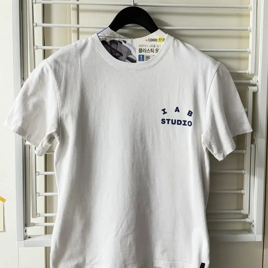 [BUNJANG] IAB Studio White Navy Short Sleeve T-Shirt 22FW / 아이앱 스튜디오 화이트 네이비 반팔 22FW