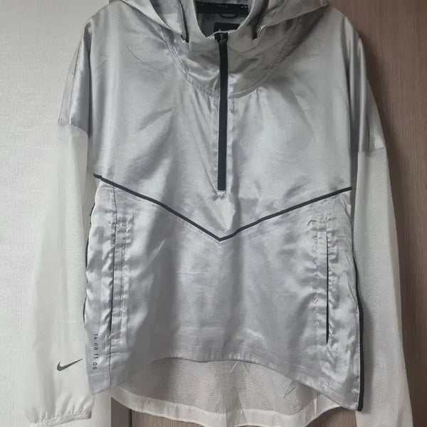 [BUNJANG] Nike Silver Hooded Windbreaker Jacket / 나이키 바람막이 후드 자켓 실버
