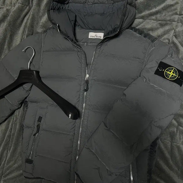 [BUNJANG] Stone Island 23FW Seamless Padded Jacket Dark Grey / [m] 23fw 스톤아일랜드 심리스 터널 패딩 다크그레이