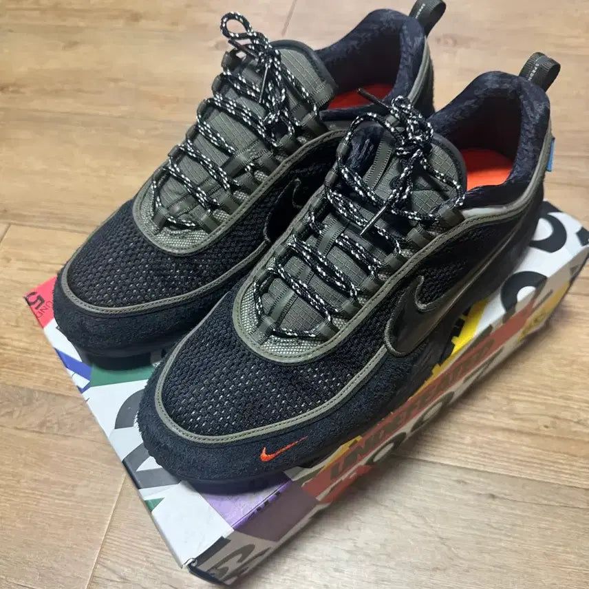 [BUNJANG] Nike x Undefeated Air Spiridon '99 Caged 'Camo Green' Size 300 / 나이키 x 언디핏 스피리돈 카고카키 블랙 300사이즈