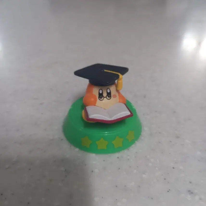 [BUNJANG] Kirby Graduation Cap Reading Book Figure / 커비 피규어 판매합니다