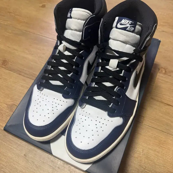 [BUNJANG] Air Jordan 1 High OG Midnight Navy Sneakers (Size 300) / 조던 1 하이 OG 미드나잇 네이비 300사이즈