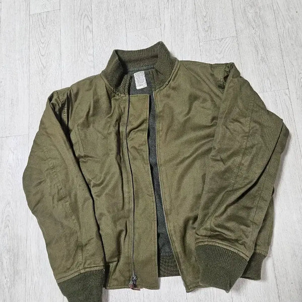 [BUNJANG] Fire-Resistant Military Style Green Jumper / 불연소재 그린 미군 점퍼