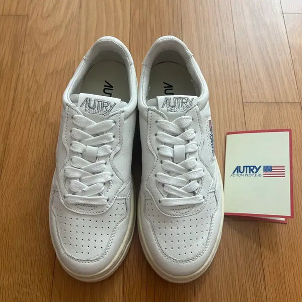 [BUNJANG] Autry Medalist White Sneakers Size 36 / 오트리 메달리스트 화이트 스니커즈 36