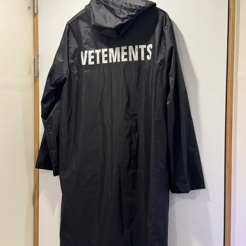 [BUNJANG] VETEMENTS Raincoat / 베트멍 레인코트