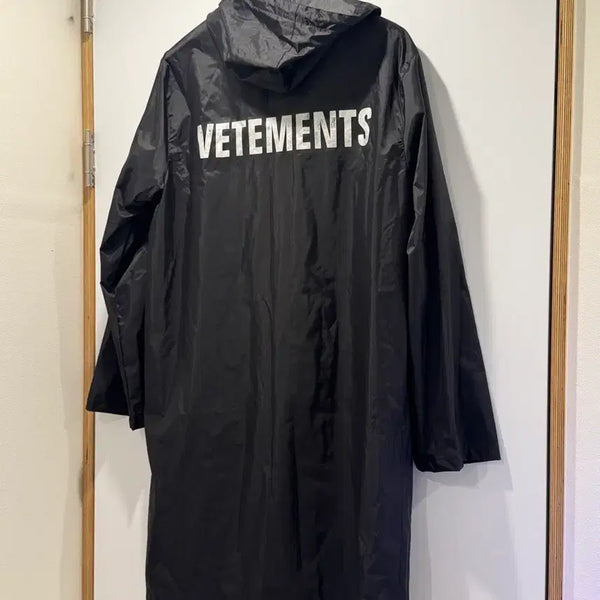 [BUNJANG] VETEMENTS Raincoat / 베트멍 레인코트