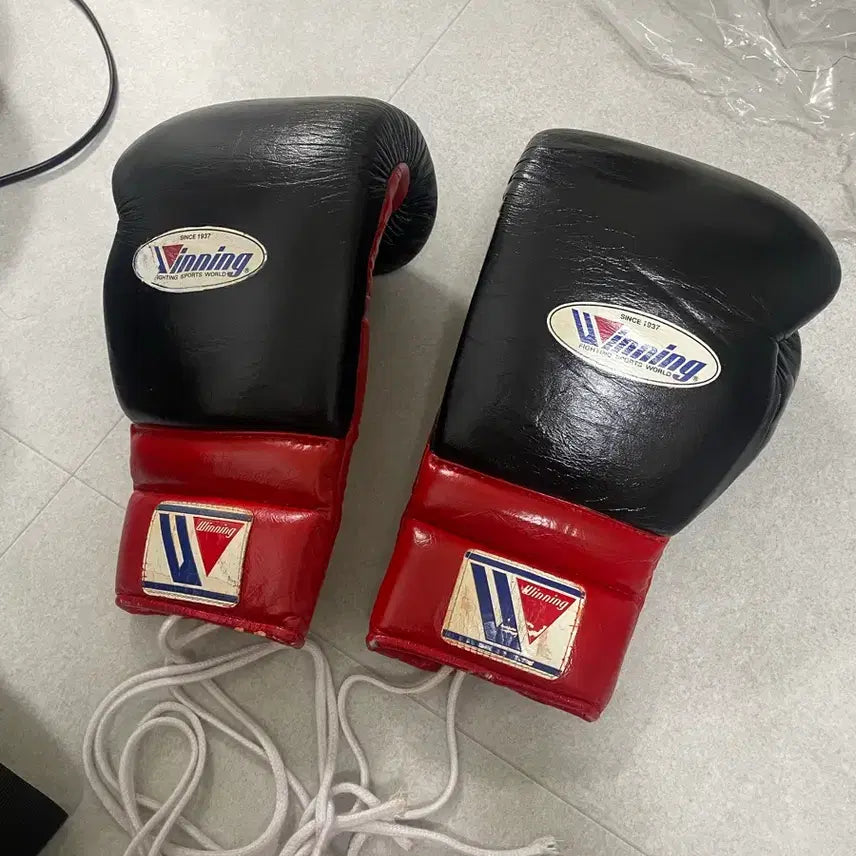 [BUNJANG] Winning Boxing Gloves 16oz Black/Red Lace / 위닝 복싱 글러브 16oz 블랙/레드 레이스 팝니다