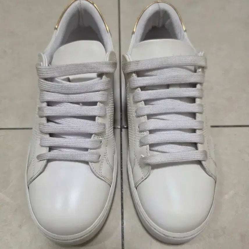 [BUNJANG] Burberry Leather Sneakers / 버버리 레더 스니커즈 (36)
