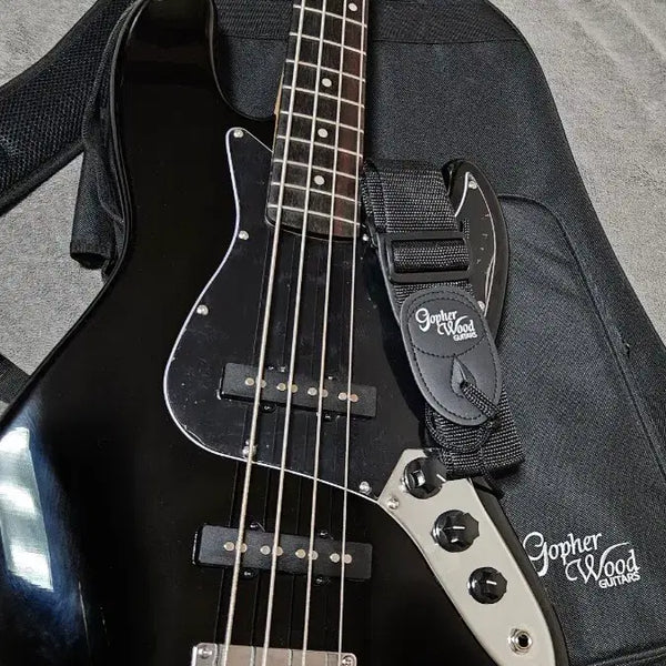 [BUNJANG] Gopherwood Bass Guitar (Nearly Unused) / 고퍼우드 베이스기타 거의미사용