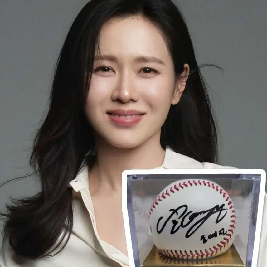 [BUNJANG] Son Ye-jin Signed Official Baseball / 슈퍼스타 손예진 싸인볼 공인구