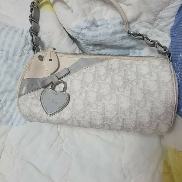 [BUNJANG] Dior Ribbon Heart Charm Lock Oblique Tote Bag / 정품)급처상태좋음!디올 리본 하트참 자물쇠 오블리크 로맨틱 공주가방 토트백 고이비토정품보증서사진캡쳐