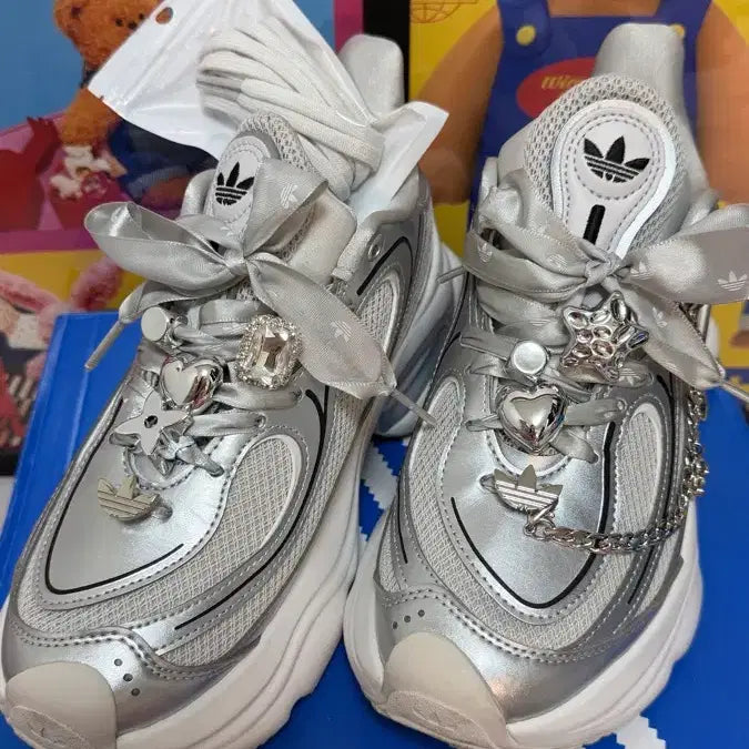 [BUNJANG] Adidas Ozweego Silver Metallic Grey 240mm / [240mm] 아디다스 오즈베누즈 실버 메탈릭 그레이