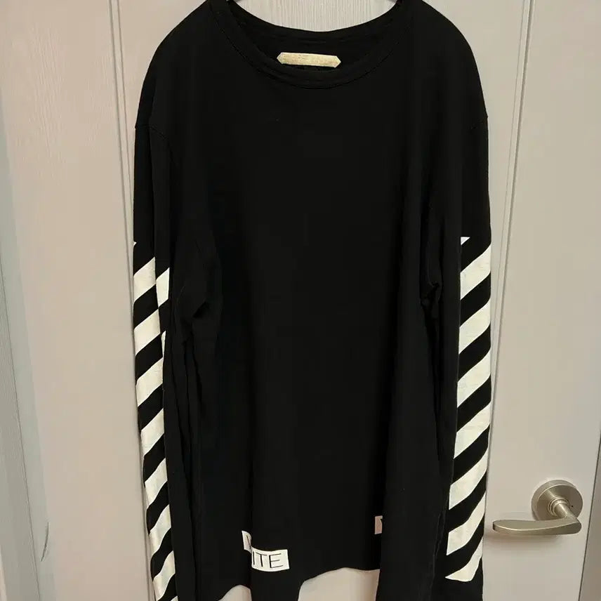 [BUNJANG] Off-White Black Long Sleeve / 오프화이트 블랙 롱슬리브