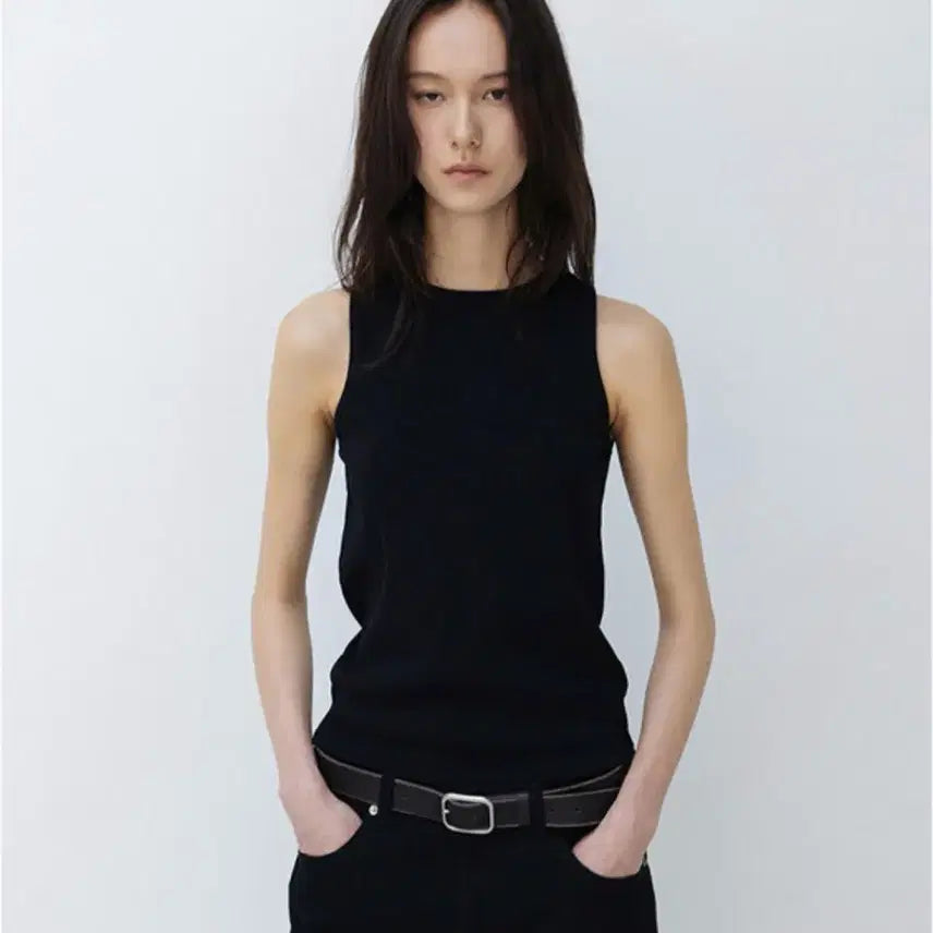 [BUNJANG] Insilence Women's Essential Sleeveless Black / 인사일런스 우먼 에센셜 슬리브리스 BLACK