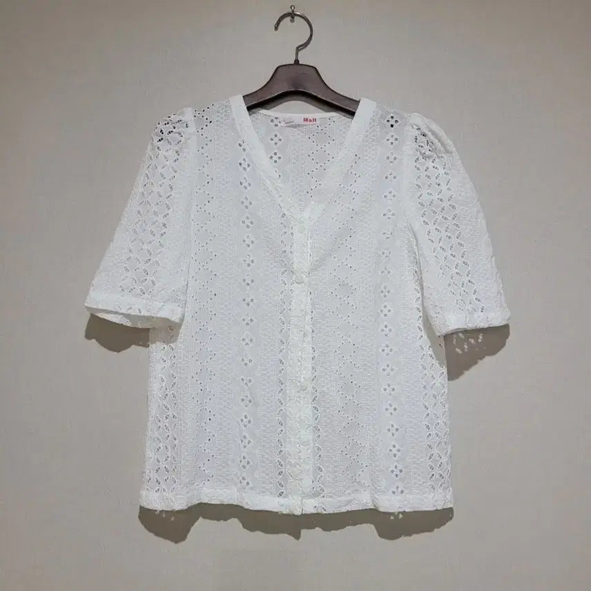[BUNJANG] White Punch Lace Blouse / 펀칭 레이스 블라우스 화이트