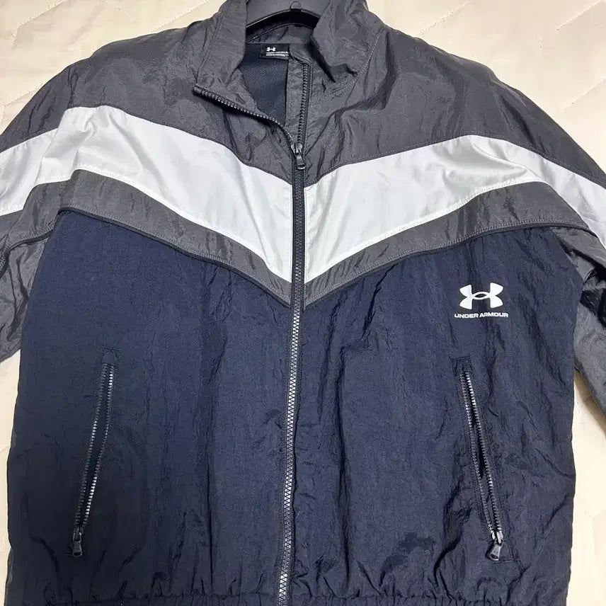 [BUNJANG] Under Armour Windbreaker Jacket Black/White / 언더아머 바람막이 자켓 블랙/화이트