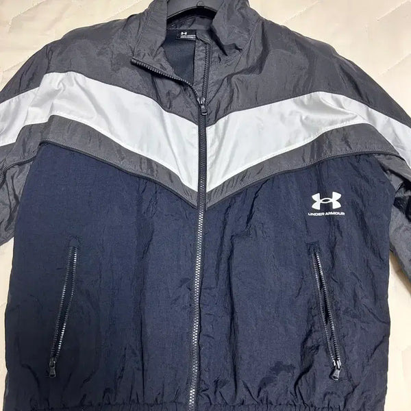 [BUNJANG] Under Armour Windbreaker Jacket Black/White / 언더아머 바람막이 자켓 블랙/화이트