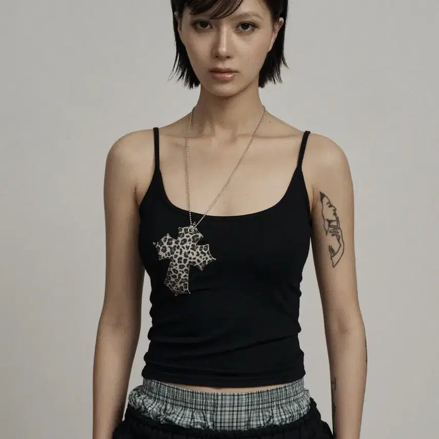 [BUNJANG] ILLIYO Black Leopard Cross Necklace Sleeveless Top / 일리오 Black leopard cross necklace sleeveless