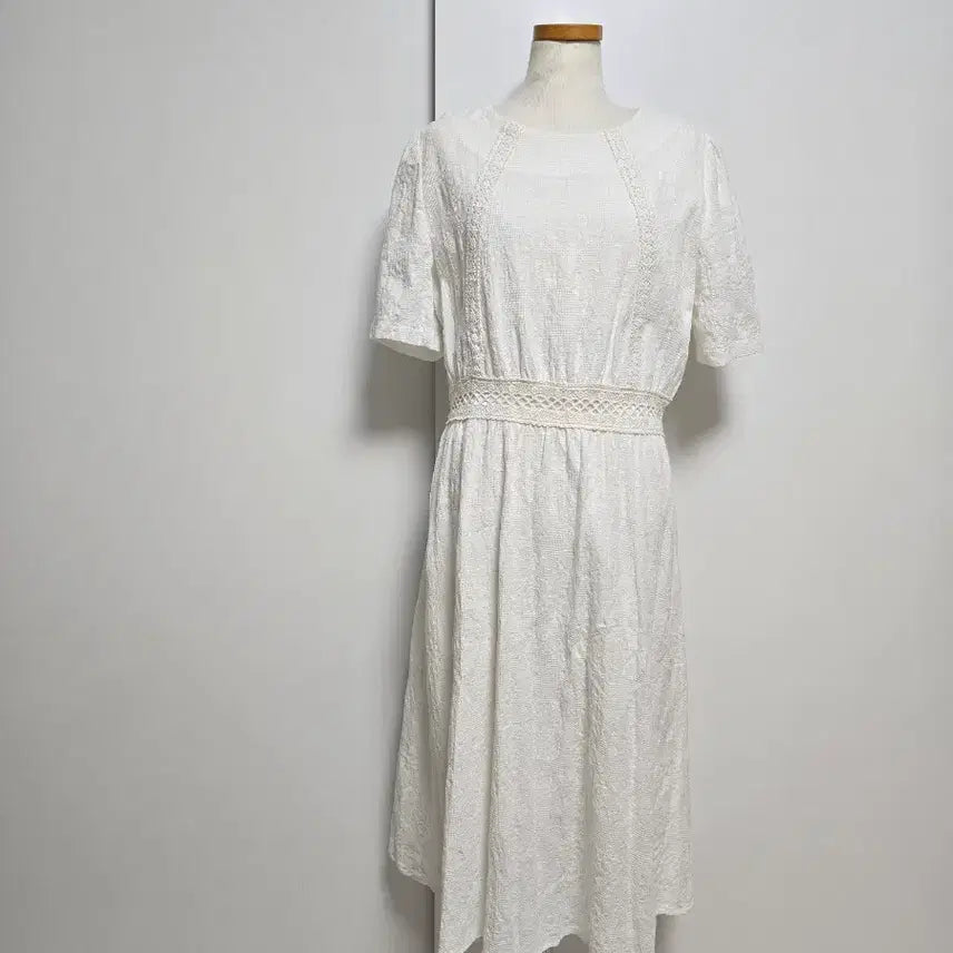 [BUNJANG] Hotping Punching Dress Size 1 / 핫핑 펀칭원피스(1사이즈)