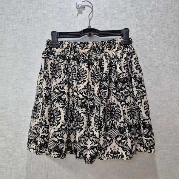[BUNJANG] Black Pattern Flare Mini Skirt / 블랙 패턴 플레어 스커트 고급소재