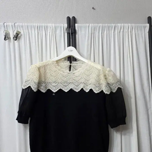 [BUNJANG] Black Lace Trimmed Knit Sweater / 블랙 레이스 배색 니트