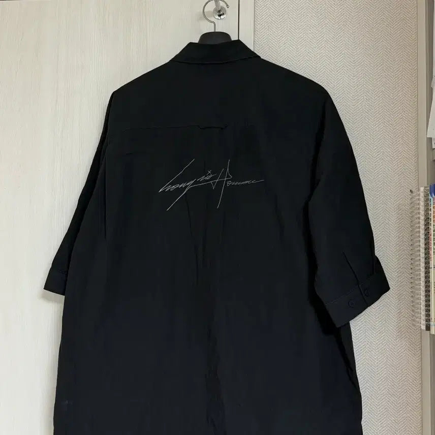 [BUNJANG] Songzio Homme Embroidered Signature Short Sleeve Shirt Black / (48) 송지오옴므 자수 사인 반팔 셔츠 블랙