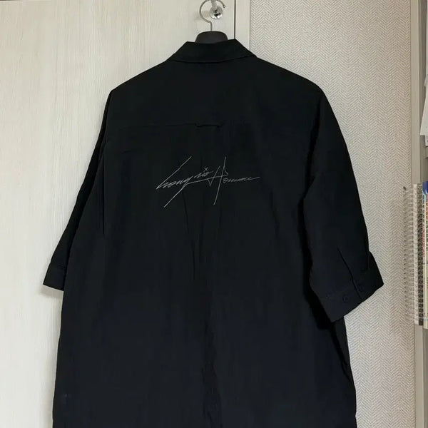 [BUNJANG] Songzio Homme Embroidered Signature Short Sleeve Shirt Black / (48) 송지오옴므 자수 사인 반팔 셔츠 블랙