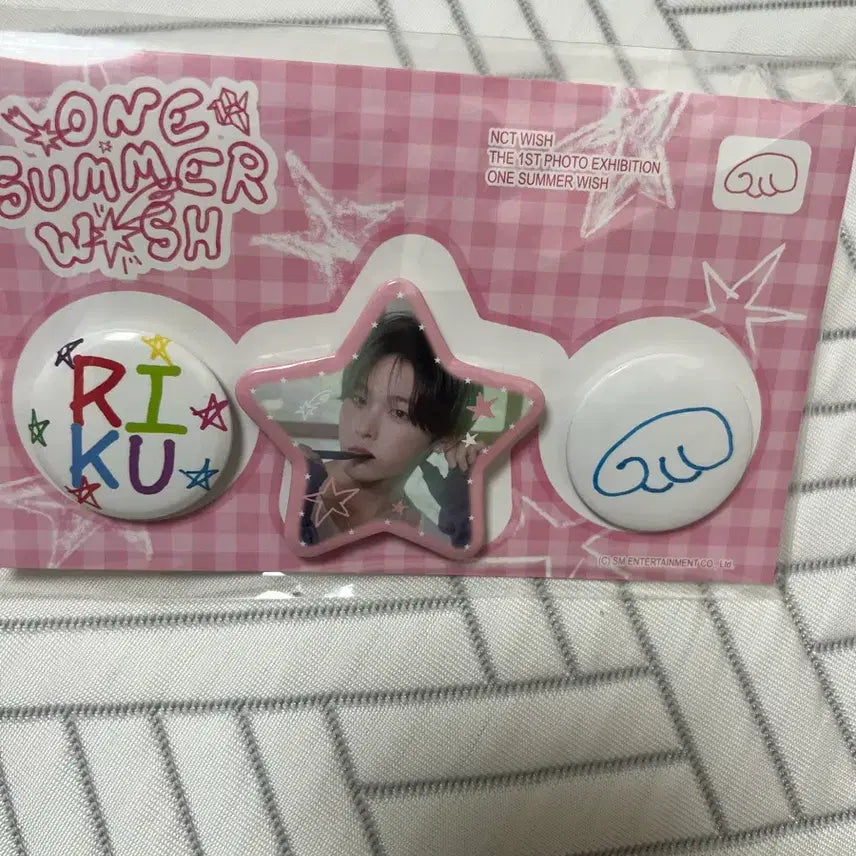 [BUNJANG] Riku Exhibition Pin Button / 전시회 리쿠 핀버튼