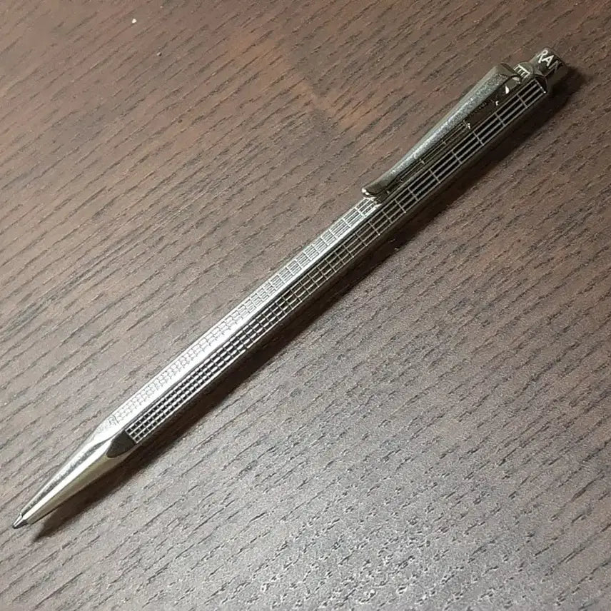 [BUNJANG] Caran d'Ache Ecridor Urban Linens Ballpoint Pen / 까렌다쉬 에크리도 얼반 린넨 (단종)