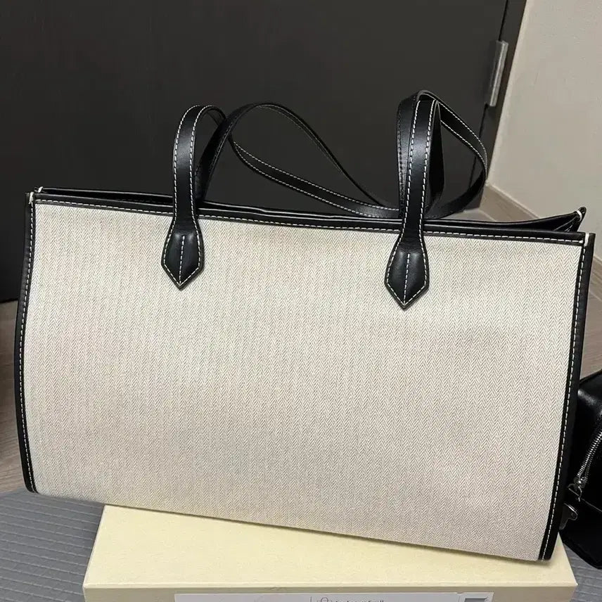 [BUNJANG] AvieMue Kang Min Kyung Canvas Leather Trimmed Work Bag / 아비에무아 강민경 워크백