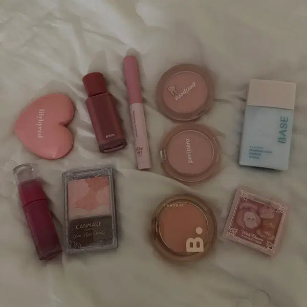 [BUNJANG] Lilybyred, Peripera, Clavû, Bbia, Canmake, Banila Co. Makeup Lot / 화장품 판매합니다 (진짜 싸요)