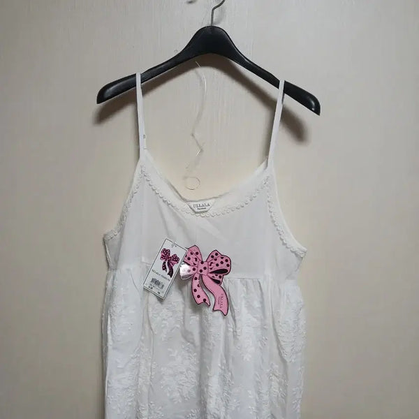 [BUNJANG] Ullala Princess White Embroidery Tank Top FREE New / 울랄라 공주 화이트 자수 나시 FREE 새상품