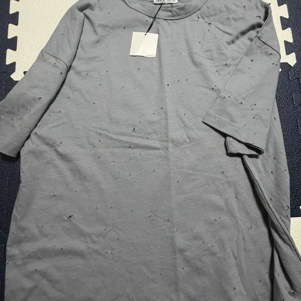 [BUNJANG] ZARA Distressed Half-Sleeve T-Shirt / ZARA 자라 반팔티셔츠 세티스파이스타일
