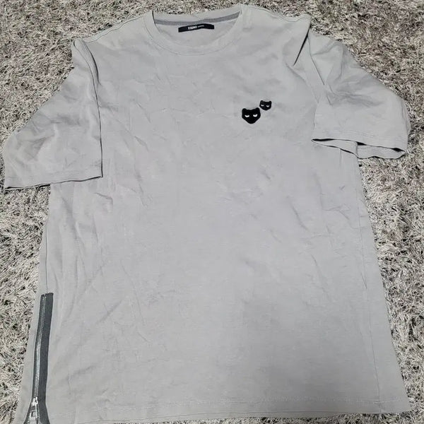 [BUNJANG] ZZero Songzio Cat Embroidery Short Sleeve T-Shirt / Zzero 송지오 캣 자수  반팔티