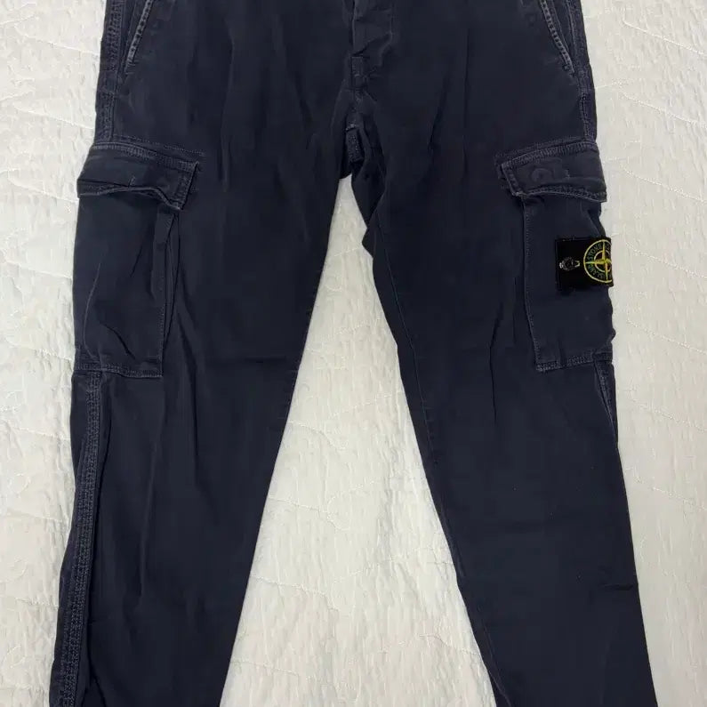 [BUNJANG] Stone Island Badge Cargo Pants Navy / 스톤아일랜드 와펜 카고 팬츠 네이비