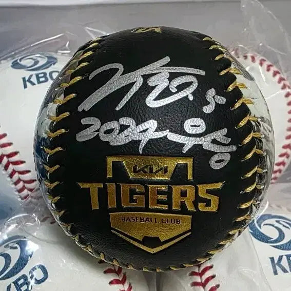 [BUNJANG] Kia Tigers Kim Do-young Signed Baseball - 2024 KBO Championship Commemorative Ball / 기아타이거즈 김도영 우승 기념구 싸인볼