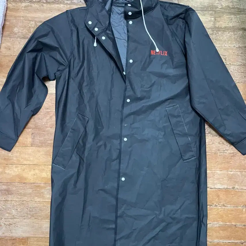[BUNJANG] Netflix Logo Black Raincoat XL / (미착용) 넷플릭스 로고 블랙 레인코트 XL
