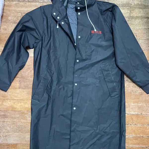 [BUNJANG] Netflix Logo Black Raincoat XL / (미착용) 넷플릭스 로고 블랙 레인코트 XL