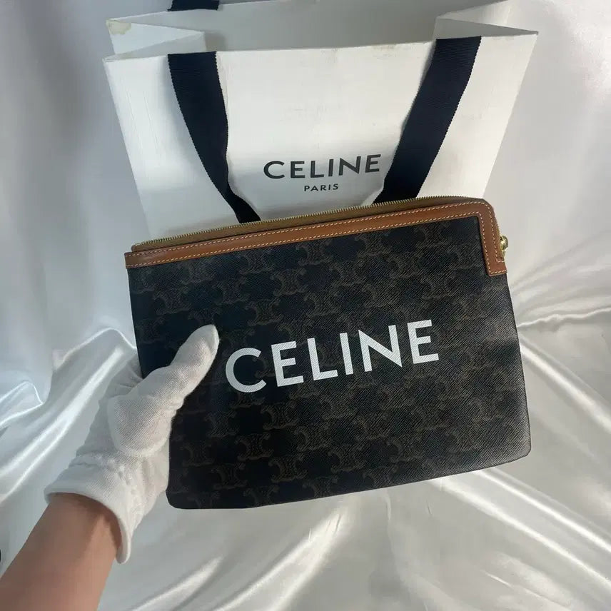 [BUNJANG] Celine Triomphe Pouch S-Grade with Shopping Bag / 셀린느 트리오페 파우치 S급 + 쇼핑백 포함