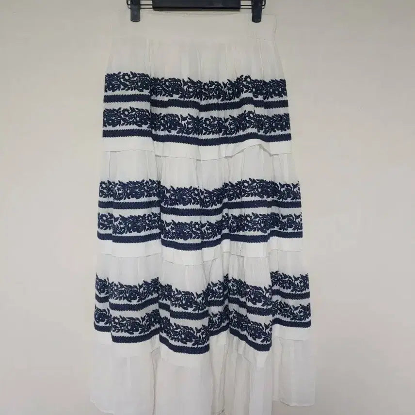 [BUNJANG] Maje Embroidered Tiered Long Skirt Size 38 / 마쥬 자수 캉캉 롱 스커트 38