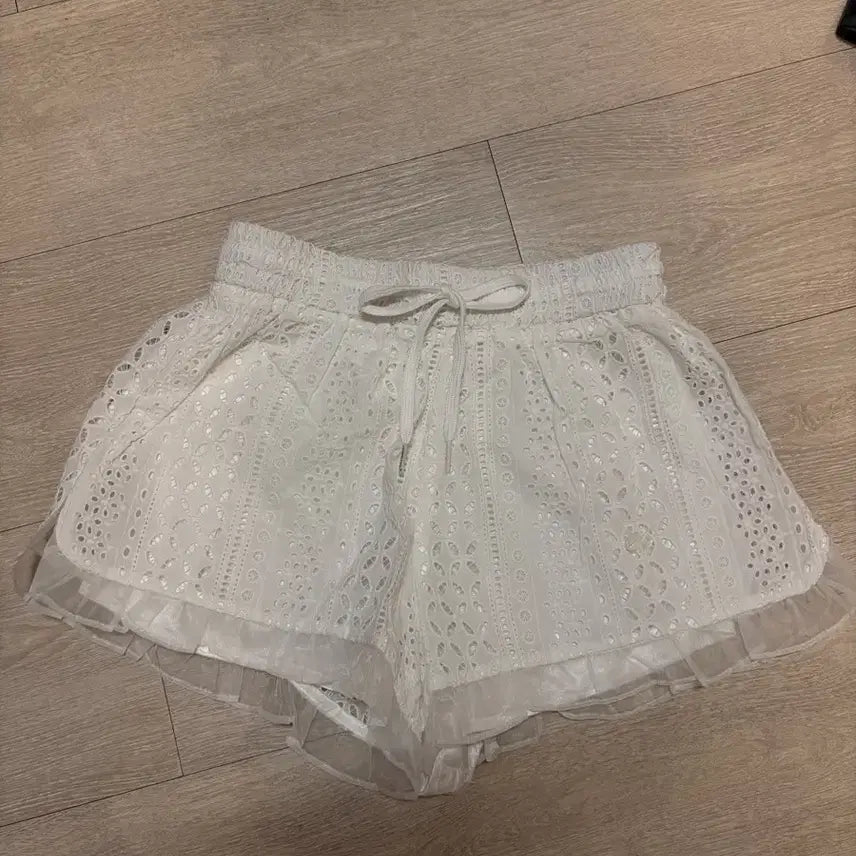 [BUNJANG] White Lace Shorts (Size 55) / 화이트 레이스 숏팬츠55