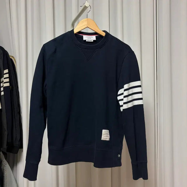 [BUNJANG] Thom Browne Diagonal Stripe Sweatshirt / 26년도{새상품급/3}톰브라운 사선완장 맨투맨