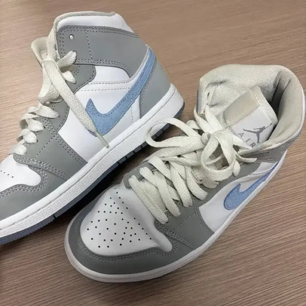 [BUNJANG] Air Jordan 1 Mid Wolf Grey Sneakers (US Women's 6) / 조던1 미드 울프 그레이 230