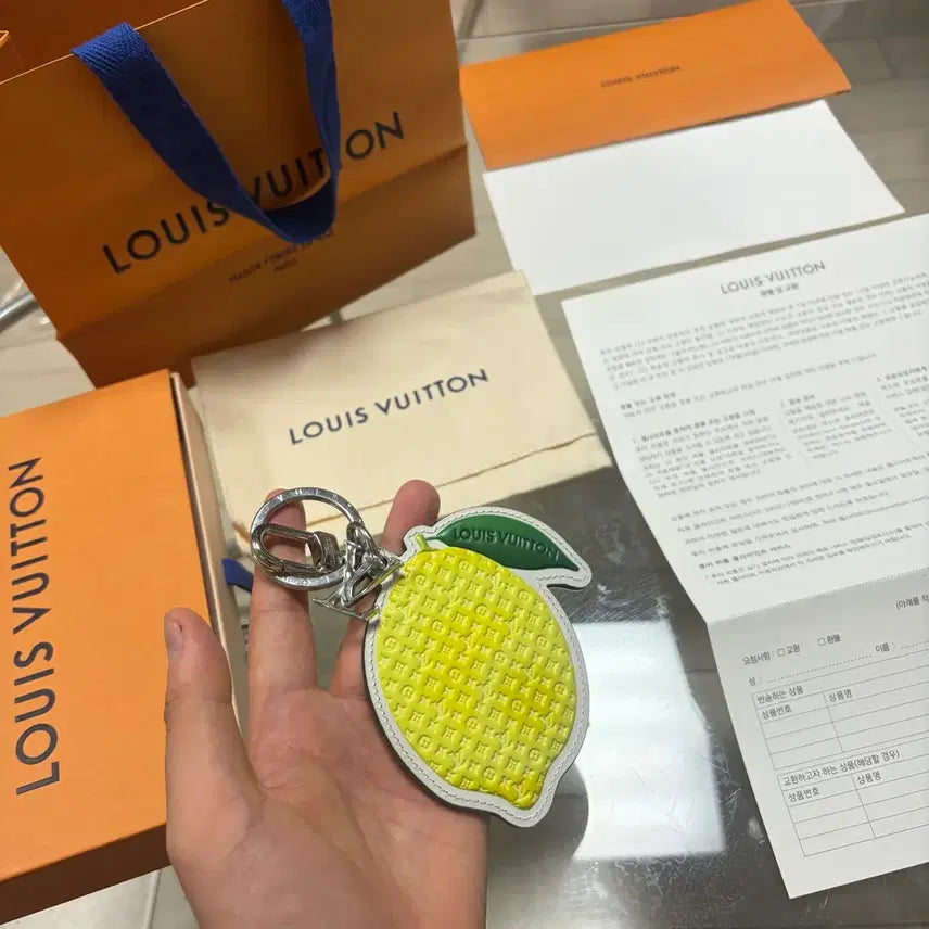 [BUNJANG] Louis Vuitton Lemon Charm Keychain / {새상품급/풀구성}루이비통 레몬 키링