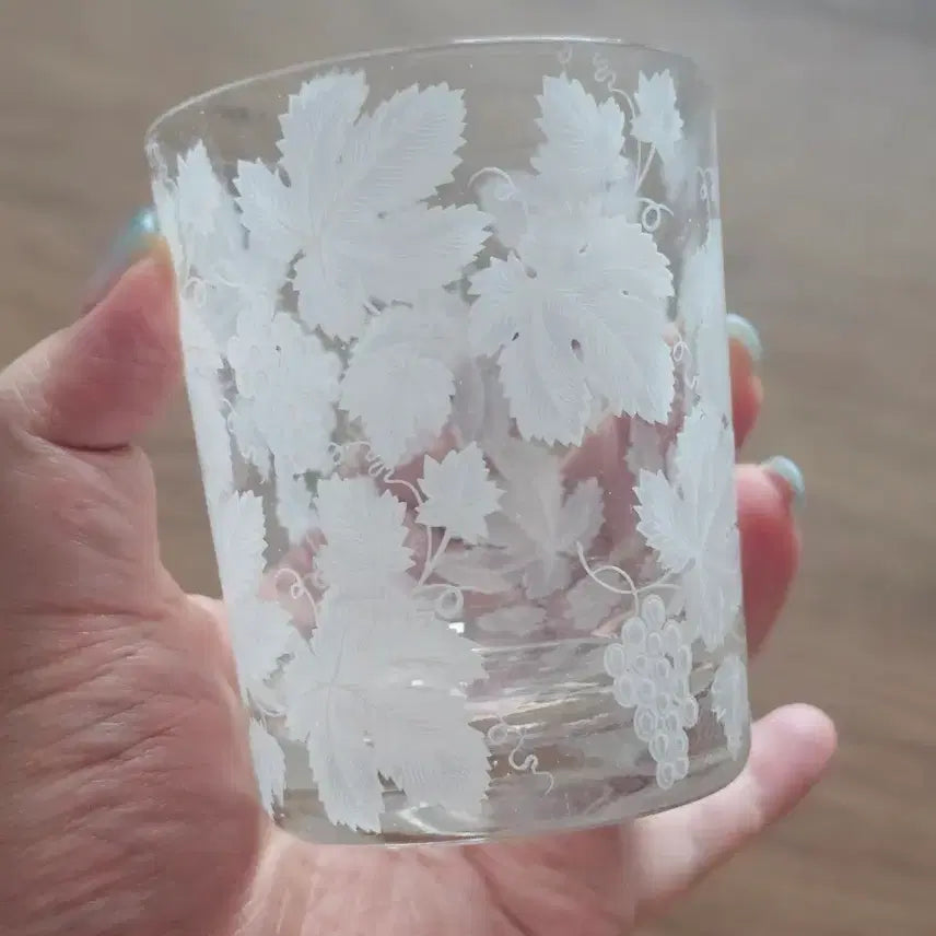 [BUNJANG] French Vintage Grape Leaf Pattern Glassware / 포도잎 무늬 유리잔 프랑스 빈티지