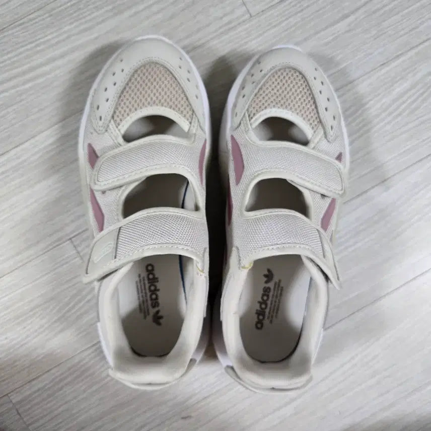 [BUNJANG] Adidas Ozelllia Strap Sneakers / (245) 아디다스 오젤리아 스트랩