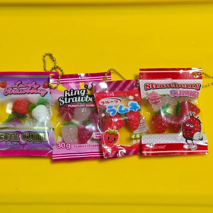 [BUNJANG] Strawberry Gacha Keyring Bundle Set / 딸기 가챠 키링 4개 일괄